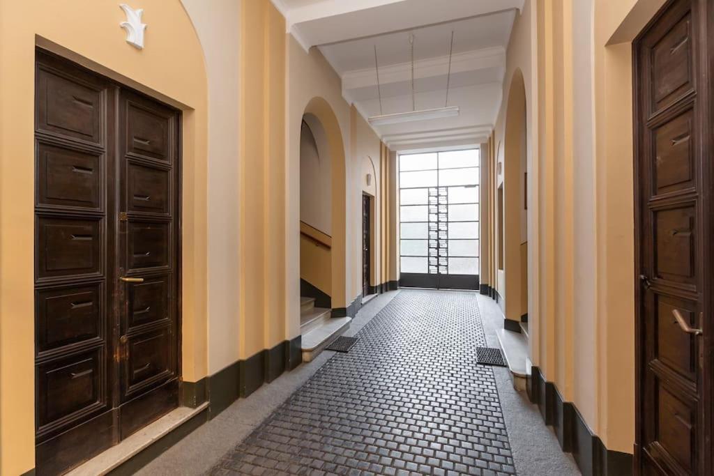 In Verticale Turin Exterior foto